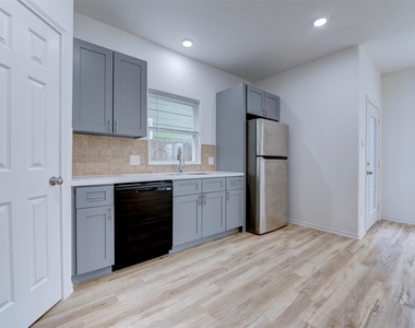 8202 Homewood Lane - Photo Thumbnail 15
