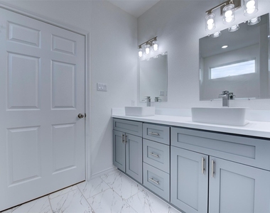 8202 Homewood Lane - Photo Thumbnail 23