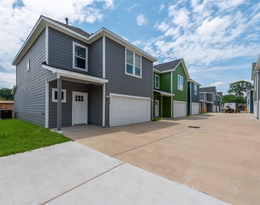 8202 Homewood Lane - Photo Thumbnail 1