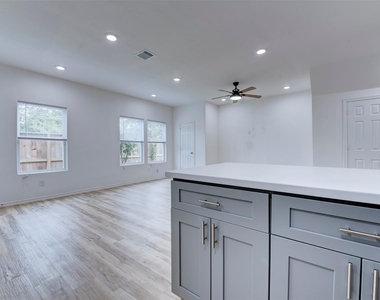 8202 Homewood Lane - Photo Thumbnail 16