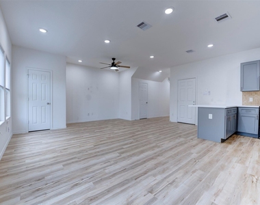 8202 Homewood Lane - Photo Thumbnail 6
