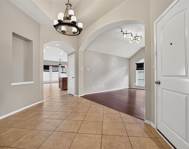 2808 Arbor Brook Lane - Photo Thumbnail 4