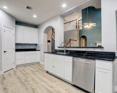 3808 Armand Drive - Photo Thumbnail 5