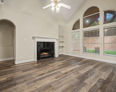 3808 Armand Drive - Photo Thumbnail 2