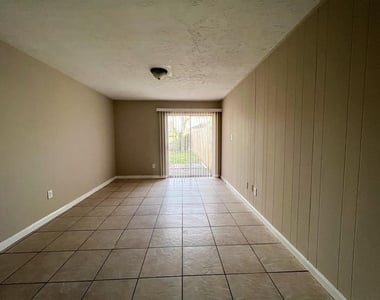 6736 W Fuqua Drive - Photo Thumbnail 8