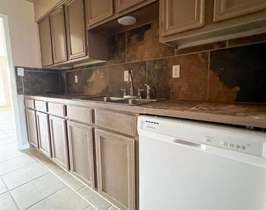 6736 W Fuqua Drive - Photo Thumbnail 7