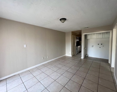 6736 W Fuqua Drive - Photo Thumbnail 11