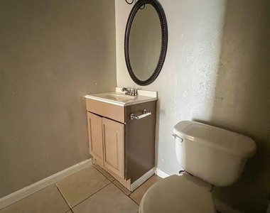 6736 W Fuqua Drive - Photo Thumbnail 16