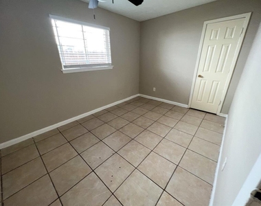 6736 W Fuqua Drive - Photo Thumbnail 18