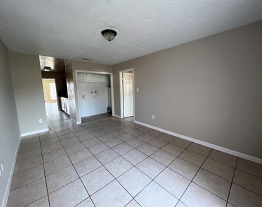 6736 W Fuqua Drive - Photo Thumbnail 10