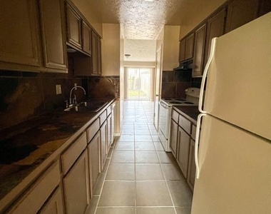 6736 W Fuqua Drive - Photo Thumbnail 4