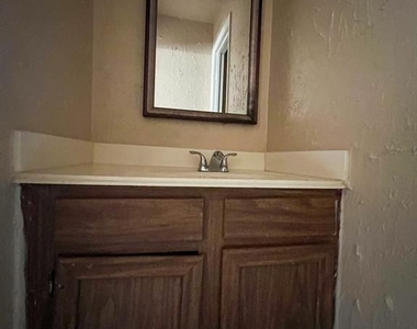 6736 W Fuqua Drive - Photo Thumbnail 14