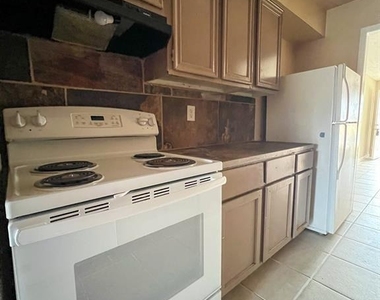 6736 W Fuqua Drive - Photo Thumbnail 6