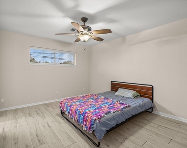 1607 Buescher Drive - Photo Thumbnail 14