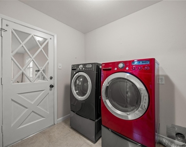 1607 Buescher Drive - Photo Thumbnail 21