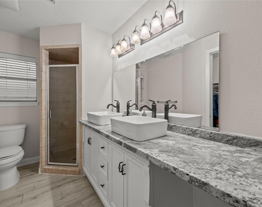 1607 Buescher Drive - Photo Thumbnail 16