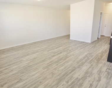 6267 Brenwood Circle - Photo Thumbnail 4