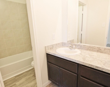 6267 Brenwood Circle - Photo Thumbnail 7