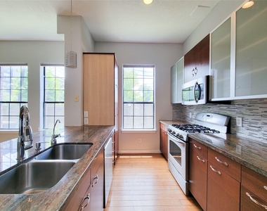 1414 Emancipation Avenue - Photo Thumbnail 9