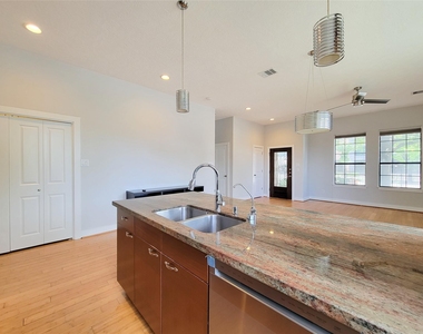 1414 Emancipation Avenue - Photo Thumbnail 11