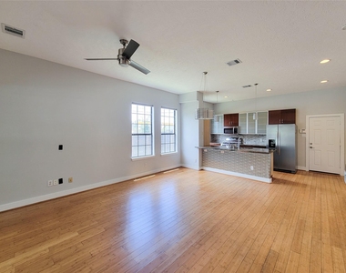 1414 Emancipation Avenue - Photo Thumbnail 6