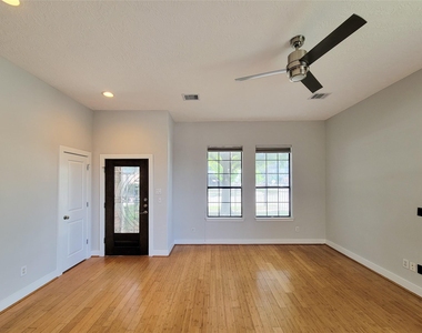 1414 Emancipation Avenue - Photo Thumbnail 3