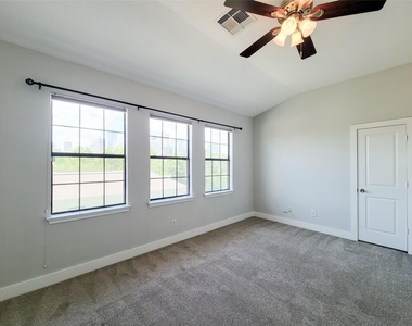 1414 Emancipation Avenue - Photo Thumbnail 17