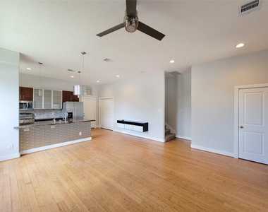 1414 Emancipation Avenue - Photo Thumbnail 5