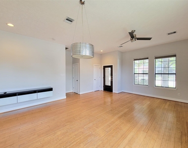 1414 Emancipation Avenue - Photo Thumbnail 4