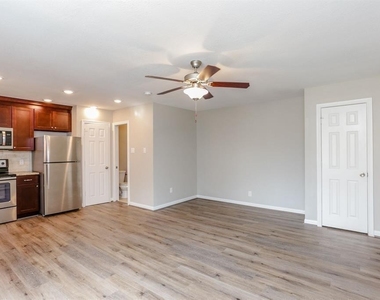 808 1/2 W Main Street - Photo Thumbnail 1