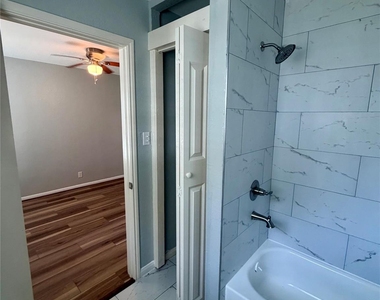 819 Oak Street - Photo Thumbnail 7