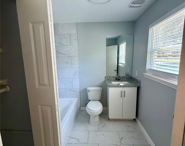 819 Oak Street - Photo Thumbnail 6