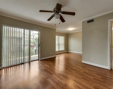 1300 Augusta Drive - Photo Thumbnail 10