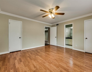 1300 Augusta Drive - Photo Thumbnail 9