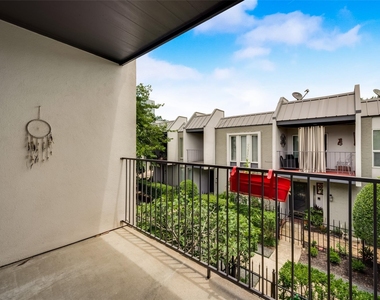 1300 Augusta Drive - Photo Thumbnail 16