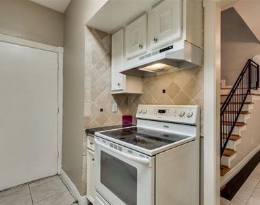 1300 Augusta Drive - Photo Thumbnail 6