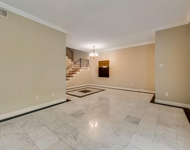 1300 Augusta Drive - Photo Thumbnail 4