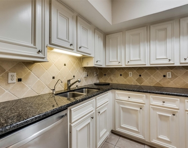 1300 Augusta Drive - Photo Thumbnail 8