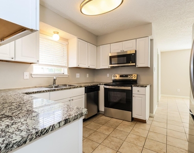 24106 Creekview Drive - Photo Thumbnail 8