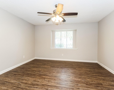 24106 Creekview Drive - Photo Thumbnail 9