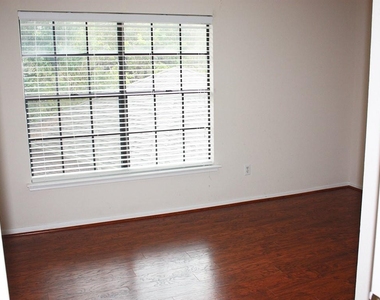 2319 Mill Creek Drive - Photo Thumbnail 8