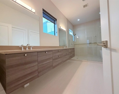 2322 Camden Drive - Photo Thumbnail 15