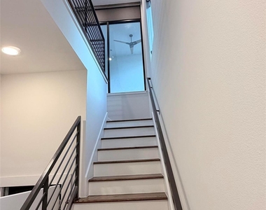 2322 Camden Drive - Photo Thumbnail 22