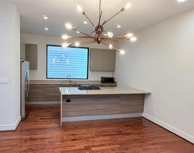 2322 Camden Drive - Photo Thumbnail 6