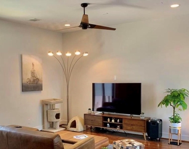 2322 Camden Drive - Photo Thumbnail 5