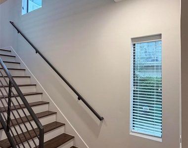 2322 Camden Drive - Photo Thumbnail 21