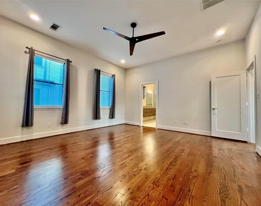 2322 Camden Drive - Photo Thumbnail 12