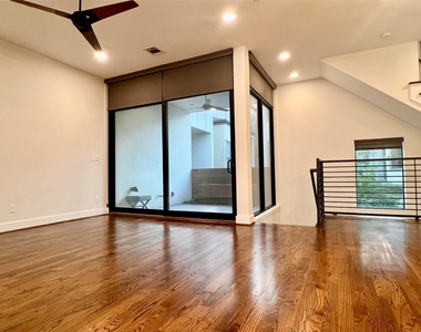 2322 Camden Drive - Photo Thumbnail 3