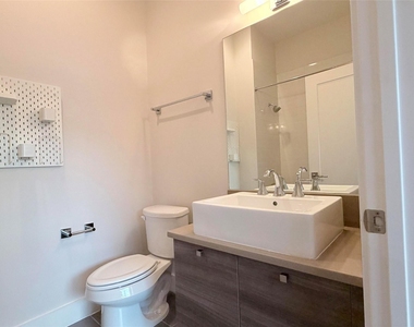 2322 Camden Drive - Photo Thumbnail 20