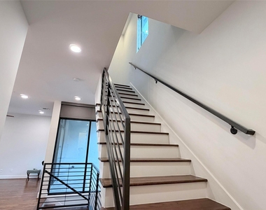 2322 Camden Drive - Photo Thumbnail 10